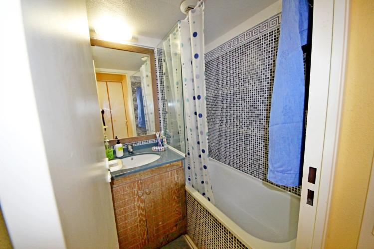 Sous offre AGAY CAP ESTEREL APPARTEMENT DEUX PIECES AVEC TERRASSE ET JARDIN EXPO SUD VUE MER. PARKING