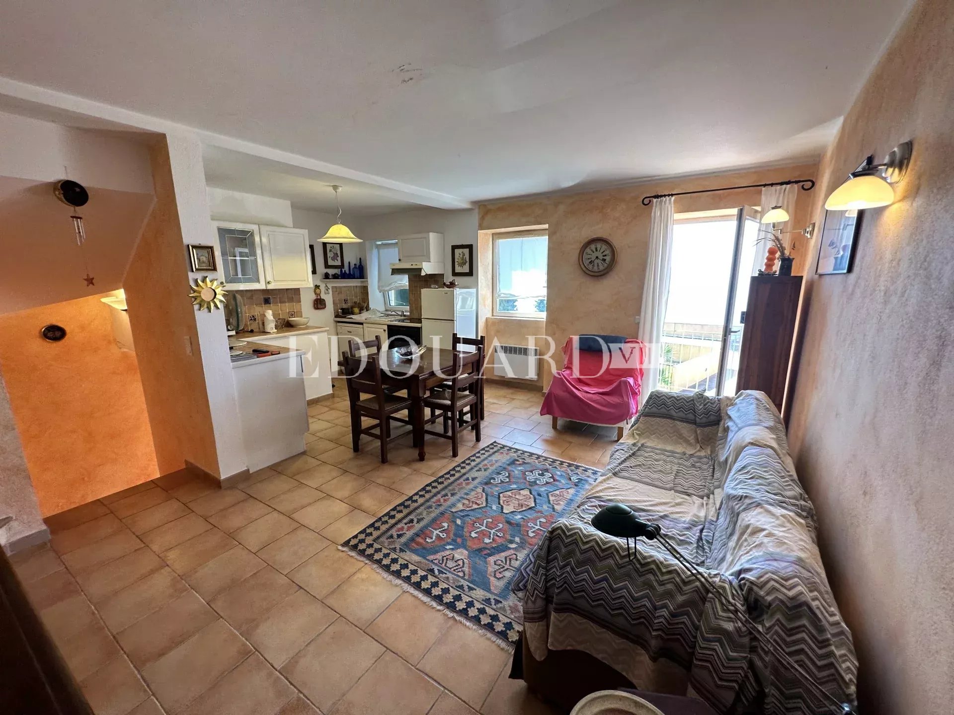 En exclusivité appartement triplex avec deux balcons, belle vue mer panoramique et spacieux garage