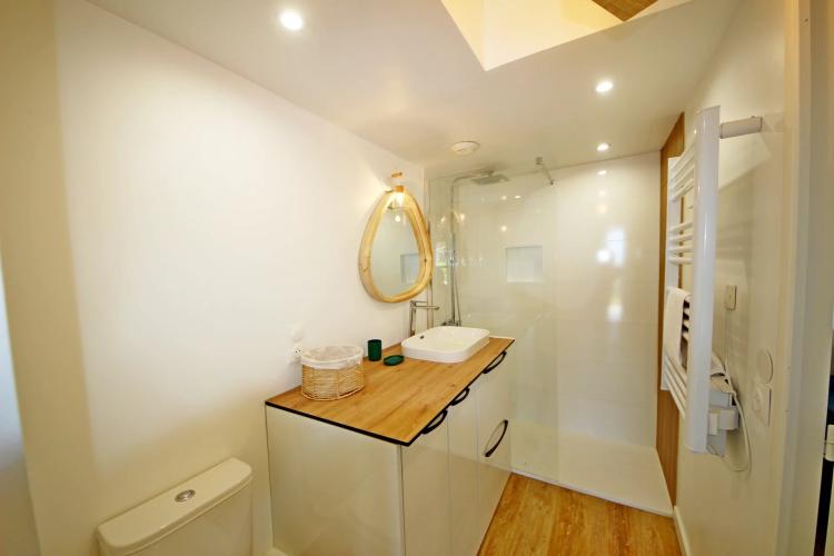 SOUS OFFRE AGAY CAP ESTEREL LE HAMEAU. DEUX PIECES REZ DE JARDIN VUE MER