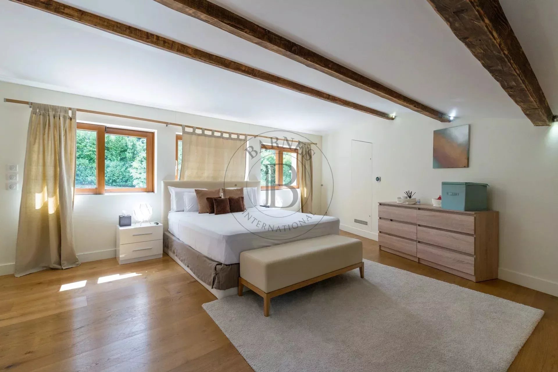 MOUGINS – VILLA PROVENÇALE – DOMAINE SÉCURISÉ