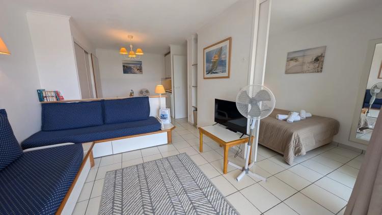 Sous offre AGAY CAP ESTEREL APPARTEMENT DEUX PIECES AVEC TERRASSE ET JARDIN EXPO SUD VUE MER. PARKING