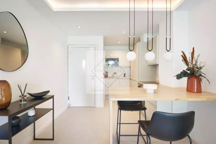 CANNES Californie - Élégant 2 pièces rénové avec vue mer et jardin