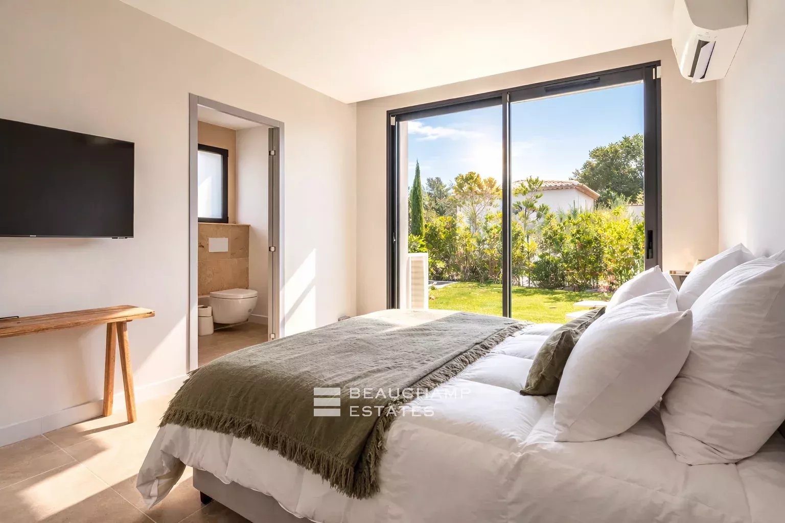Villa neuve à quelques pas de la plage des Salins et du centre ville de Saint-Tropez
