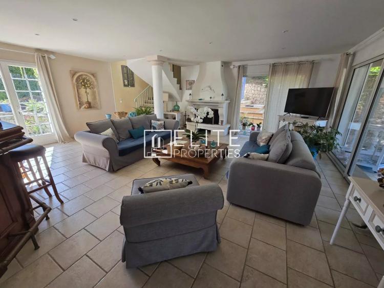 VILLA DE 205m² + PISCINE LES ADRETS