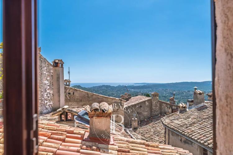 Immeuble historique avec galerie d’art et terrasse panoramique – Saint-Paul-de-Vence
