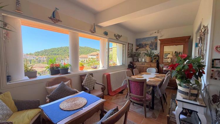 AGAY CAP ESTEREL grand T2 type large de 51m² habitables
