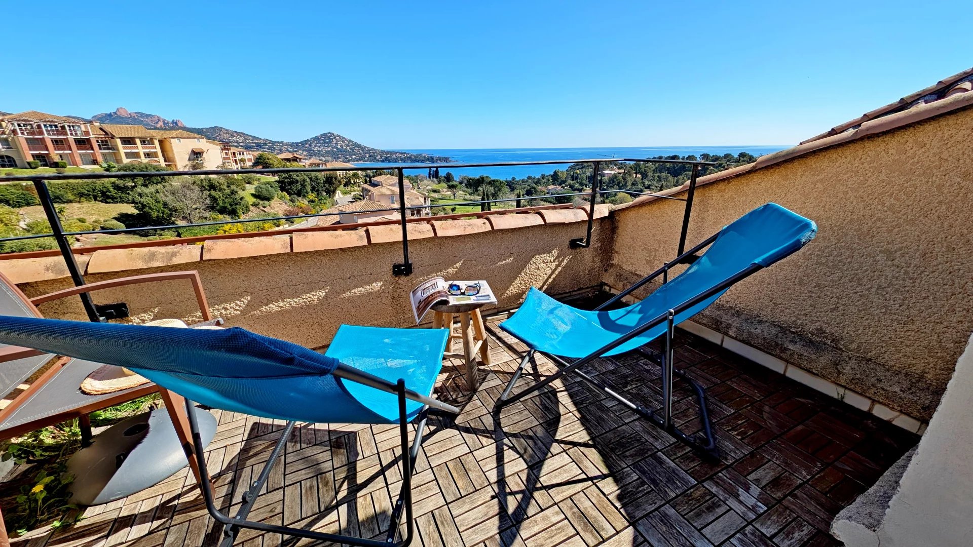 AGAY CAP ESTEREL SUPERBE T3 DUPLEX VUE MER PANORAMIQUE. PARKING PRIVE