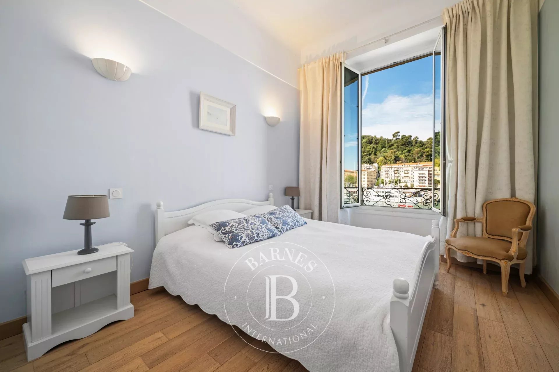 NICE – PORT LYMPIA – APPARTEMENT – VUE PANORAMIQUE SUR LE PORT