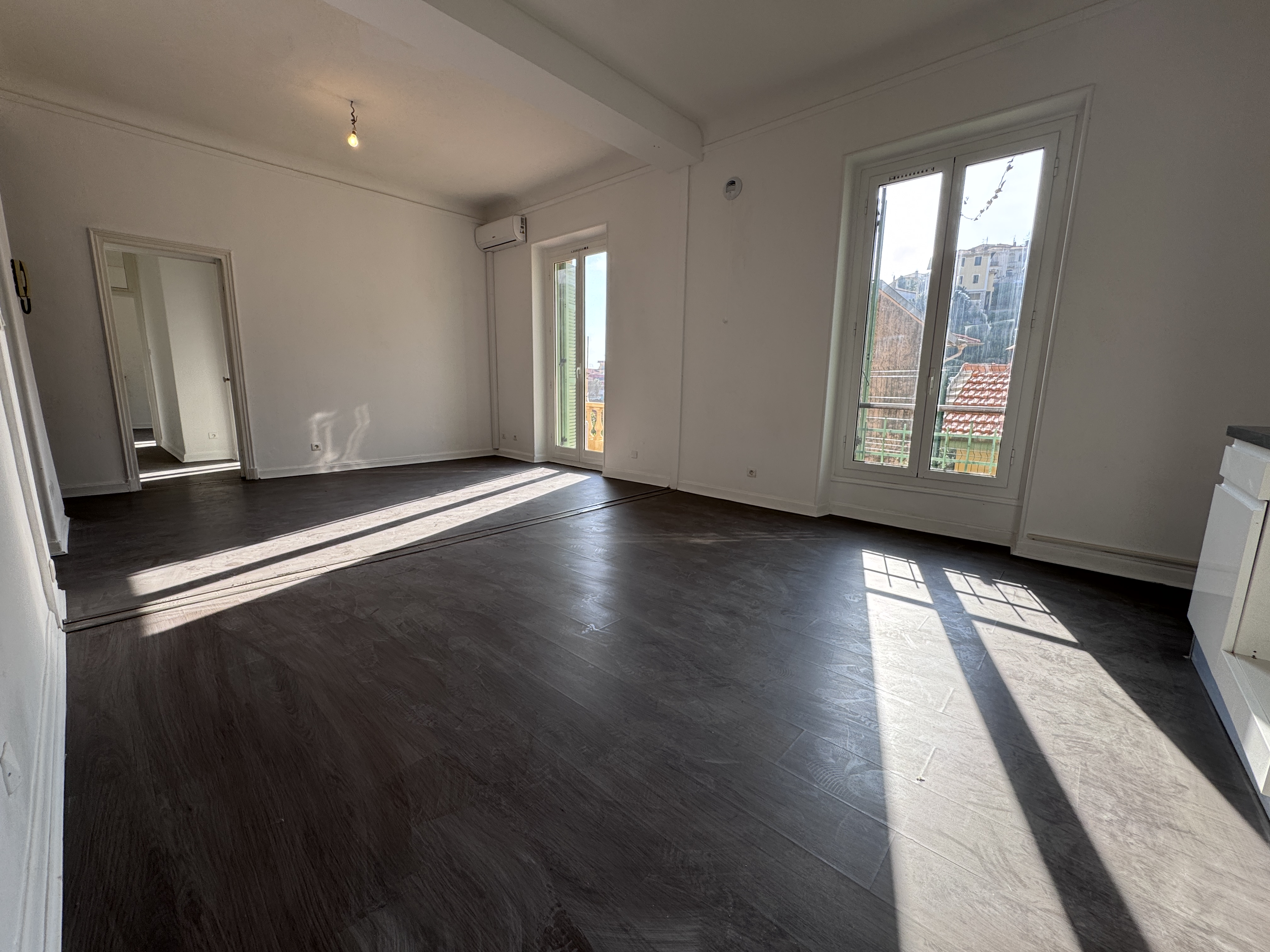 MENTON | GRAND APPARTEMENT DE 3 PIÈCES PROCHE DU CENTRE