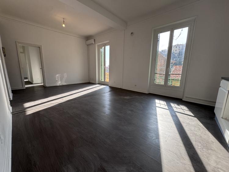MENTON | GRAND APPARTEMENT DE 3 PIÈCES PROCHE DU CENTRE