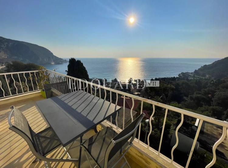 En exclusivité superbe trois pièces de 81 m² avec magnifique vue mer panoramique et parking