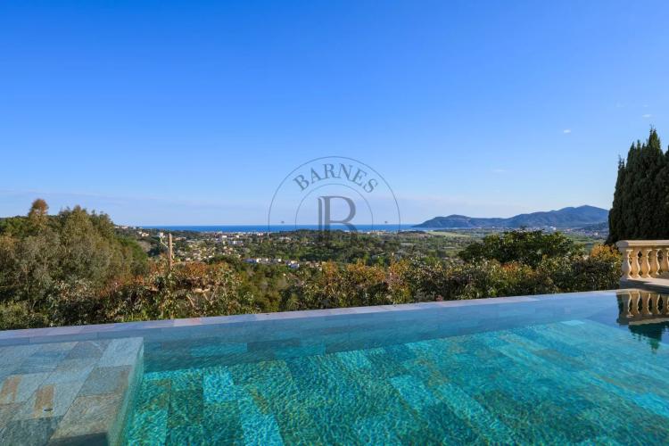 PROCHE MOUGINS - VILLA PROVENÇALE RENOVEE - VUE MER PANORAMIQUE