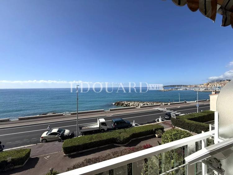 En exclusivité trois pièces face aux plages avec terrasse, splendide vue mer panoramique et garage
