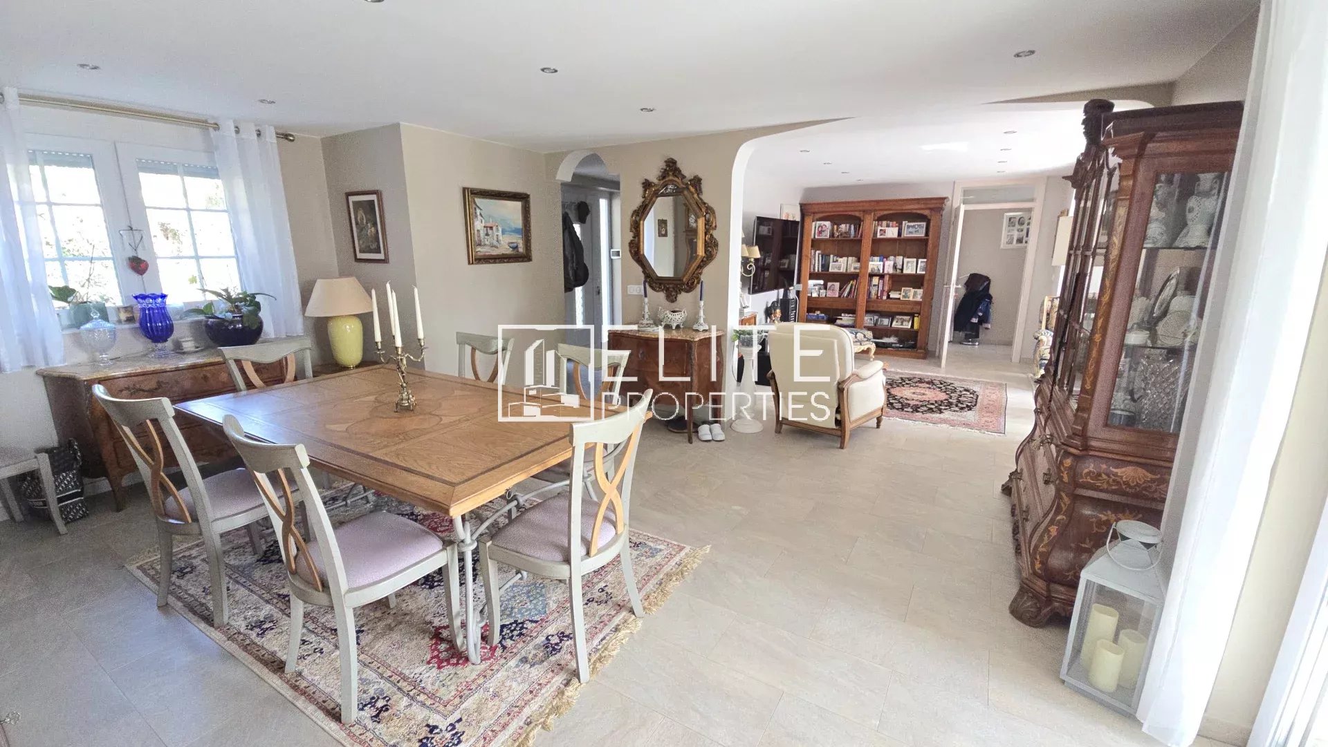 MAISON 9 PIÈCES DE 300 m² + GARAGE – CABRIS