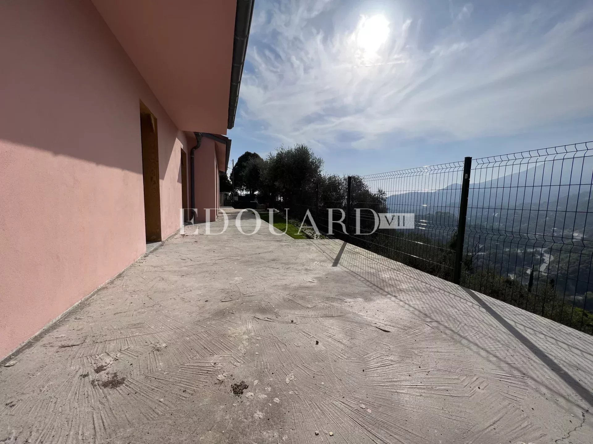 En exclusivité villa en cours de rénovation avec vaste terrain, sur la commune de Castellar