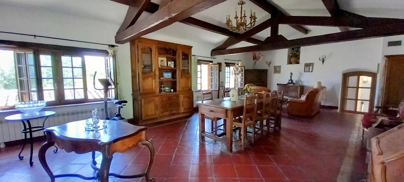 Propriété d’Exception à Vendre – 6 600 m² avec Piscine et 3 Bâtiments