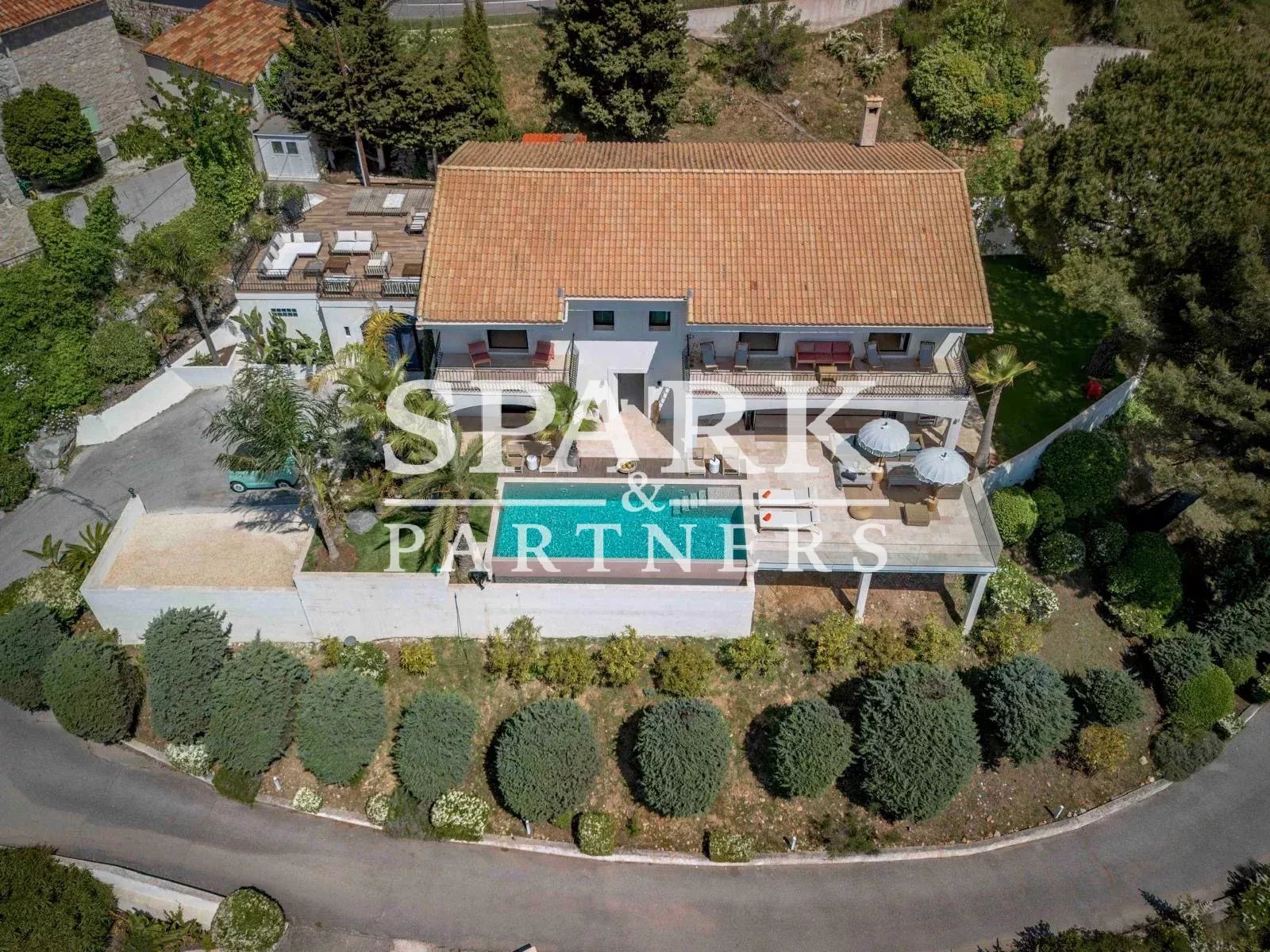 La Turbie - Villa dans un domaine privé avec vue panoramique sur la mer