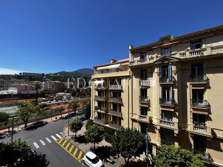 Deux pièces à vendre en bon état avec terrasse et possibilité garage, exclusivité
