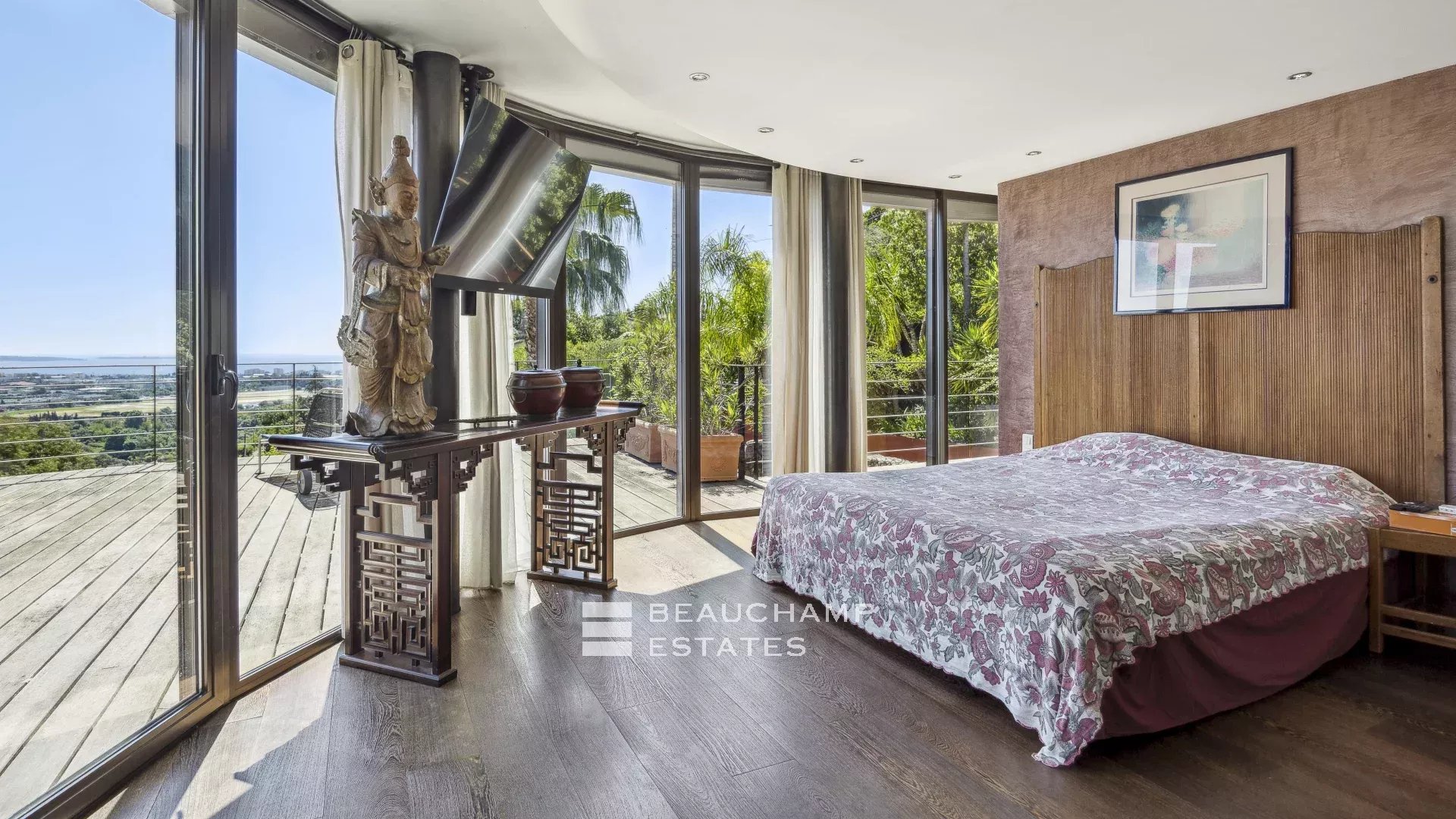 Rare villa d’architecte 5 chambres vue mer quartier du Capitou à Mandelieu