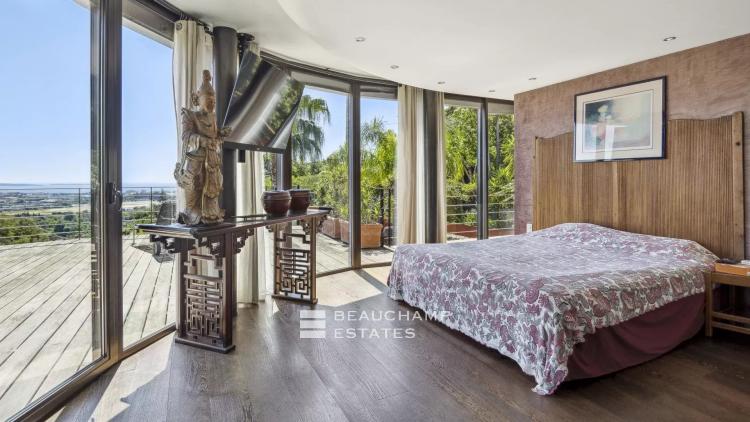 Rare villa d’architecte 5 chambres vue mer quartier du Capitou à Mandelieu