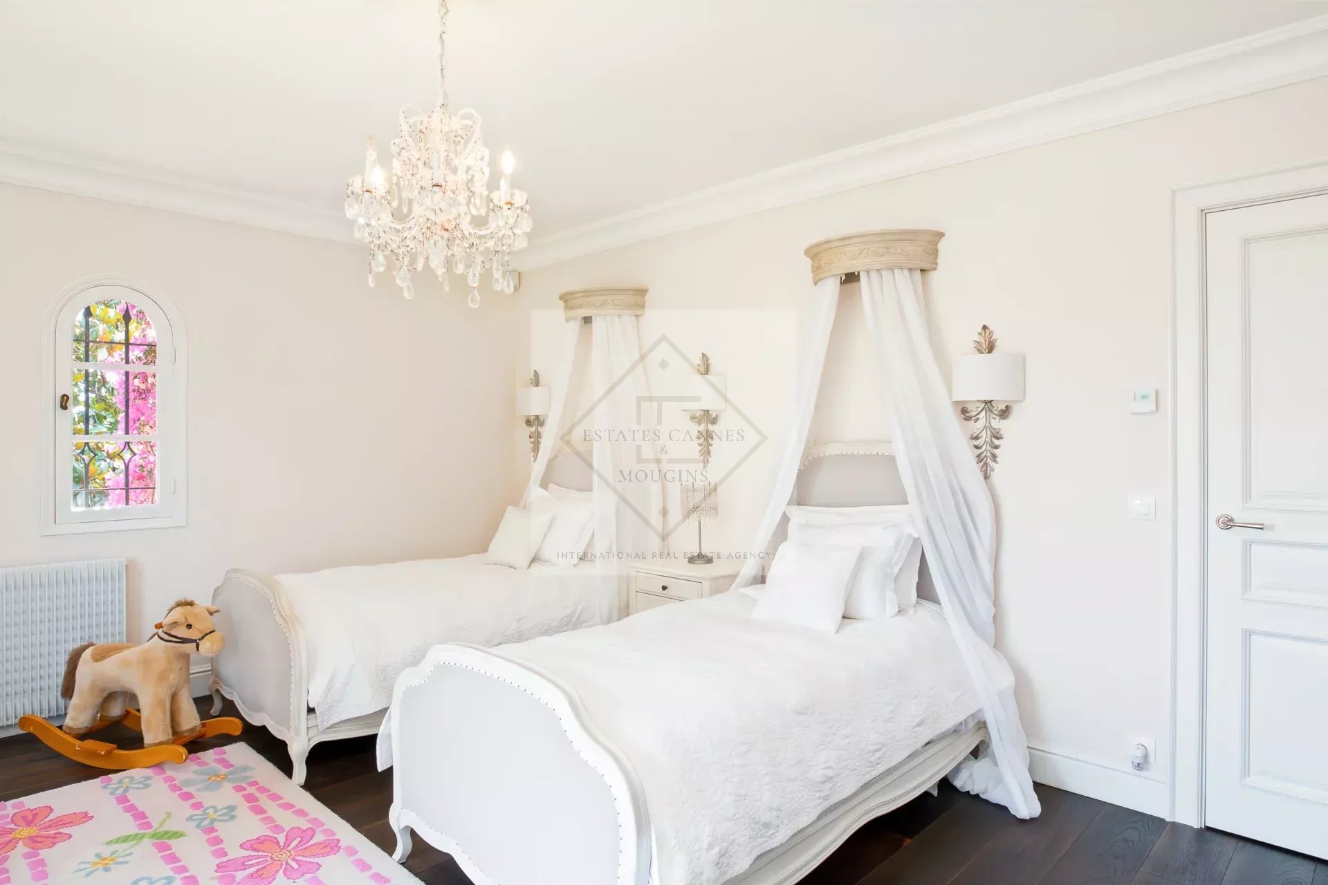 Élégante maison en pierre rénovée – Charme provençal près du Cap d’Antibes