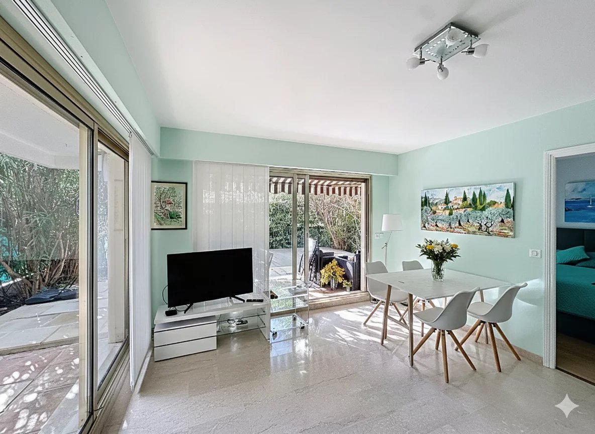 BEAU DEUX PIECES AVEC GRAND JARDIN ET GARAGE