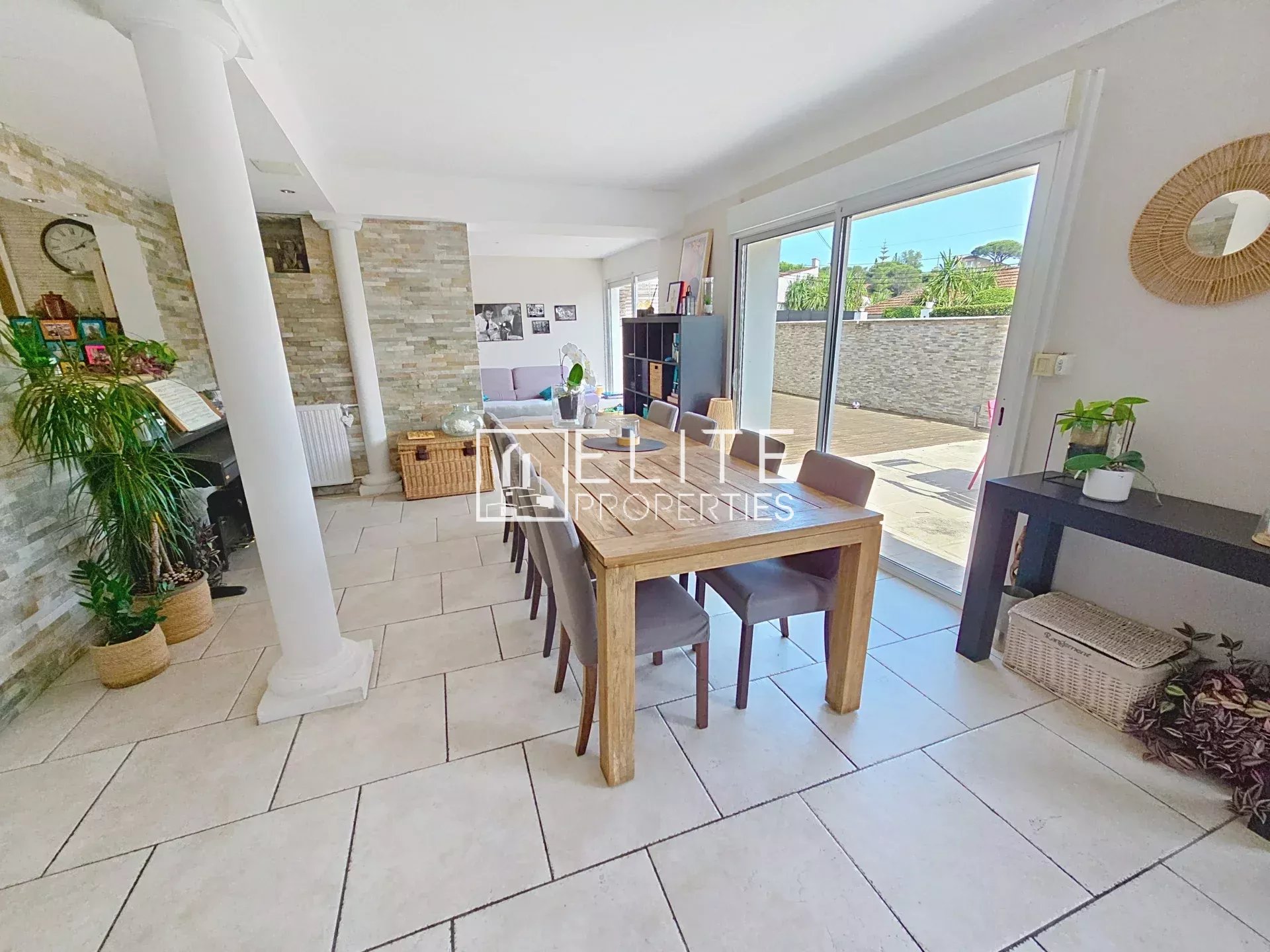 MAISON 5 PIÈCES  112 m² – VUE MER & PISCINE – CANNES