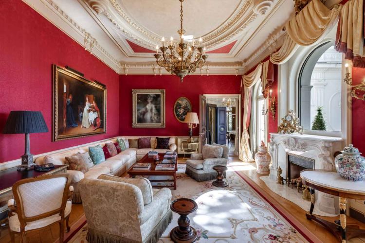 Perle architecturale au bord du lac