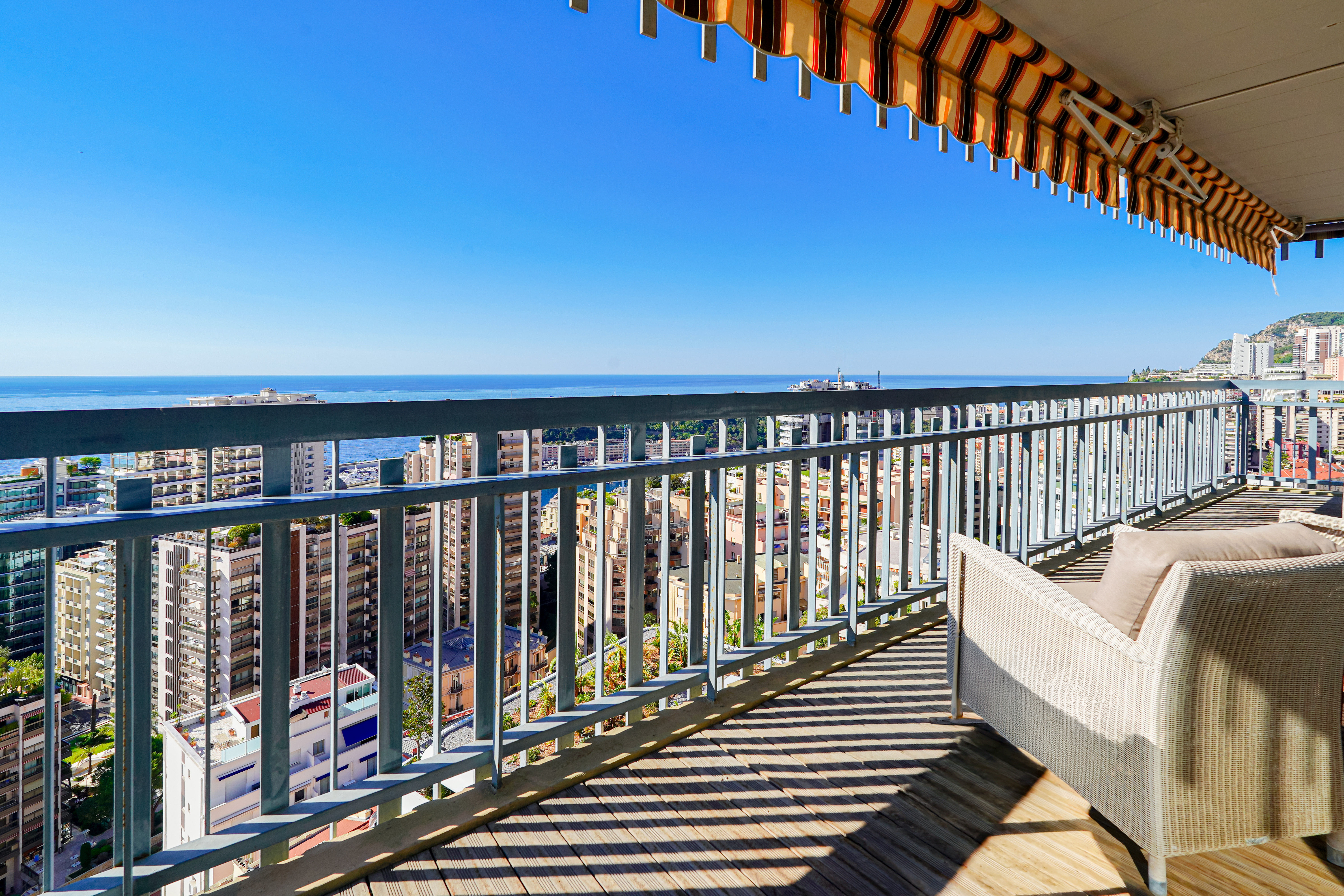 MILLEFIORI - 3 PIÈCES RÉNOVÉ - VUE PANORAMIQUE MER ET MONACO