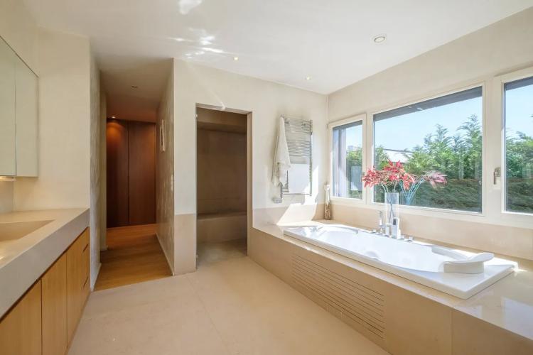 Propriété D'architecte Privée Et Sans Nuisances, Conches (Ge)