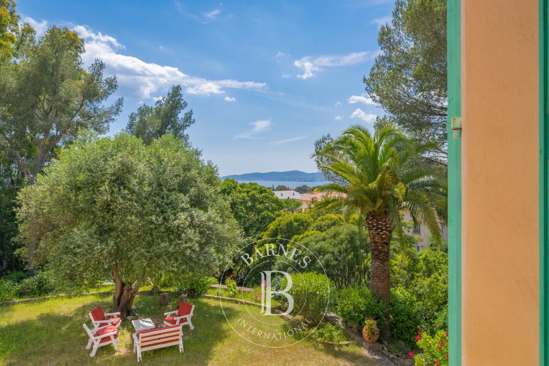 SAINT-RAPHAËL - VASTE VILLA BELLE-ÉPOQUE  AVEC VUE MER