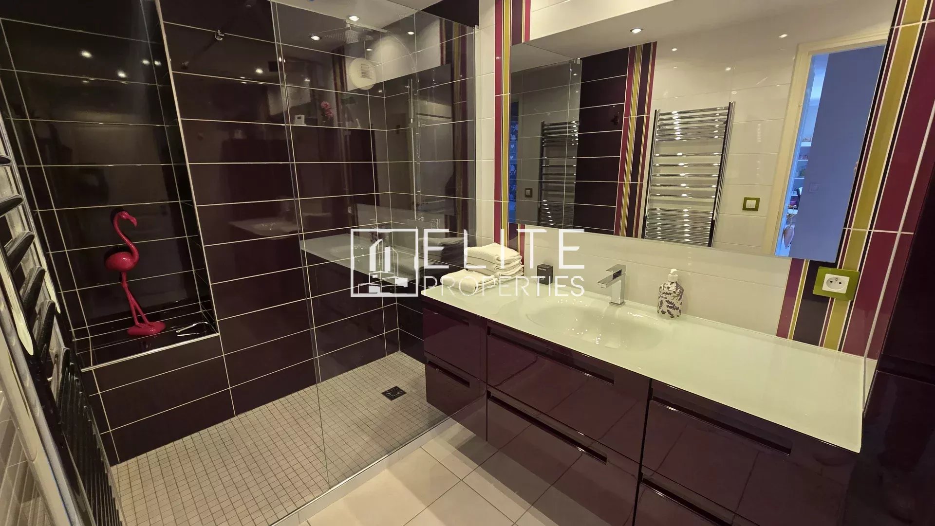 APPARTEMENT 3 PIÈCES DE 70m² + GARAGE, CAVE & PISCINE - MANDELIEU-LA-NAPOULE