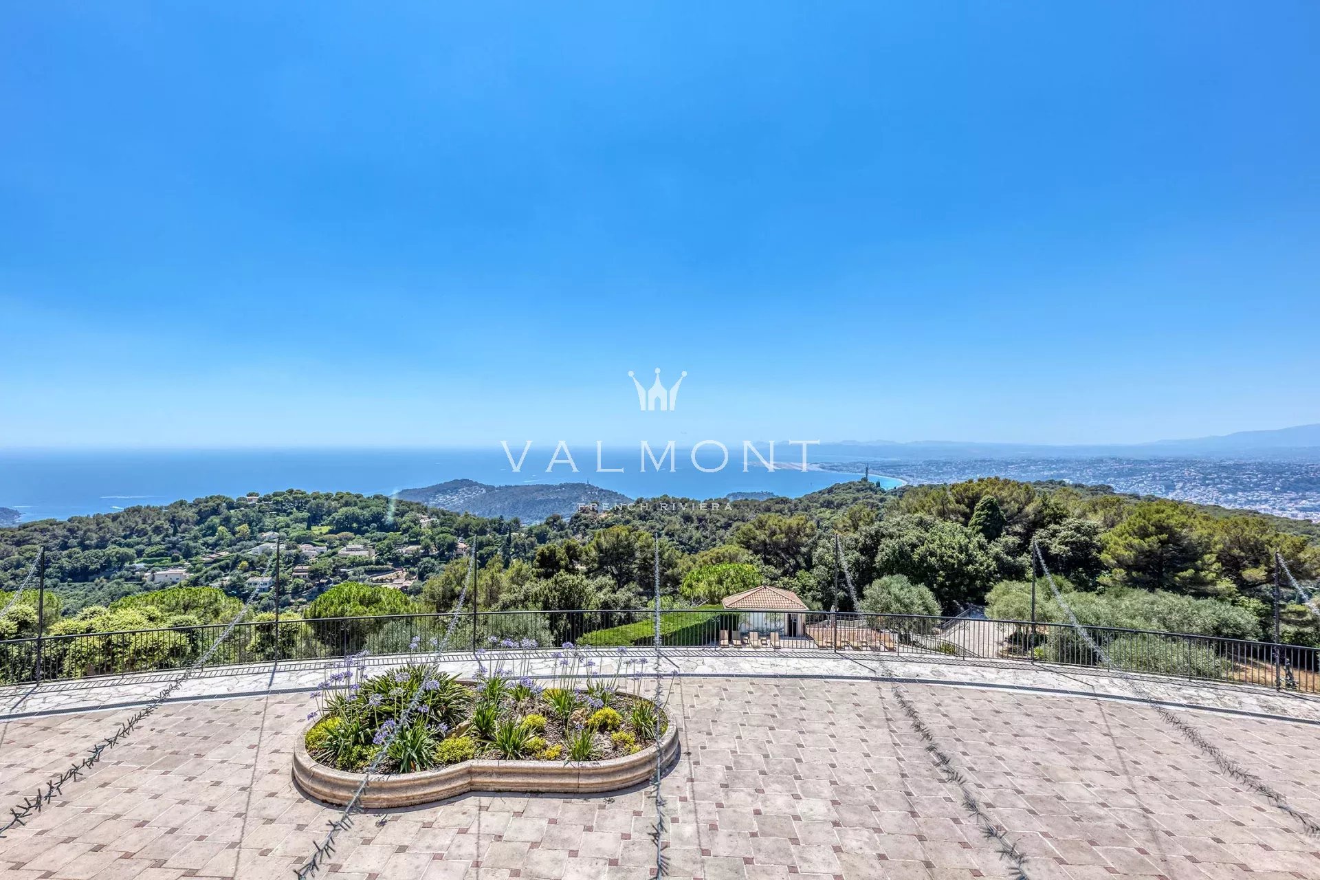 DOMAINE MAJESTUEUX ENTRE TERRE ET CIEL