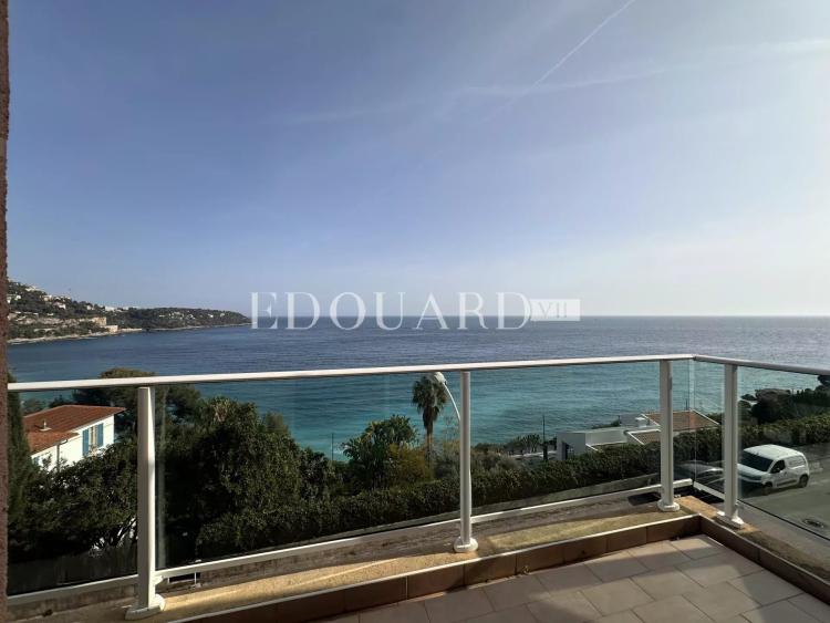 En exclusivité deux pièces avec terrasse, magnifique vue mer, spectaculaire solarium, spacieux parking