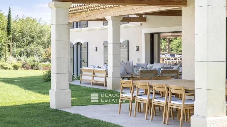 Villa neuve chic à deux pas du centre de Saint-Tropez et de la plage des Canoubiers