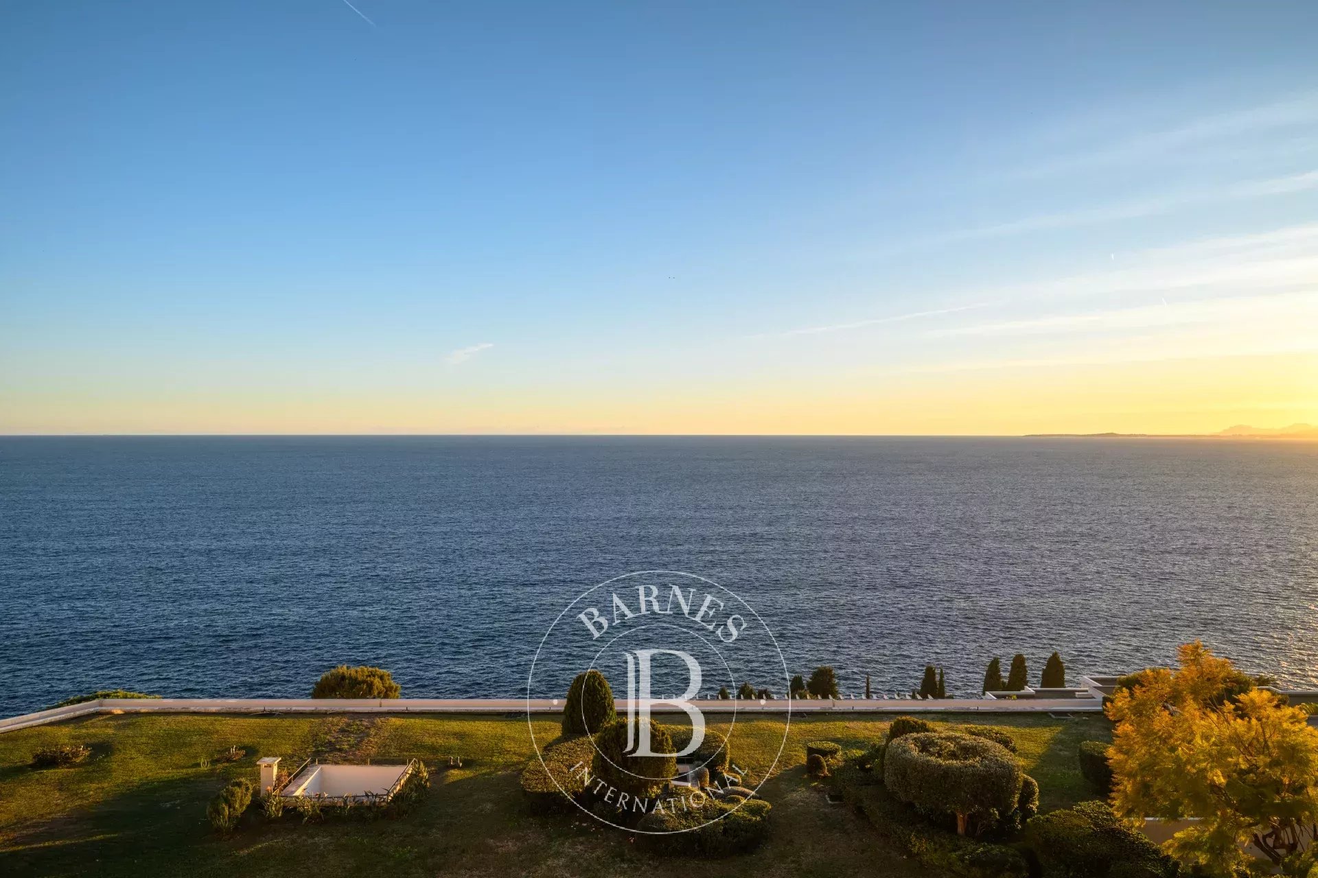 CAP DE NICE – DERNIER ÉTAGE AVEC TERRASSE ET VUE MER PANORAMIQUE