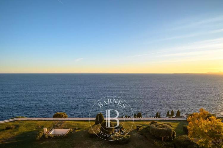 CAP DE NICE – DERNIER ÉTAGE AVEC TERRASSE ET VUE MER PANORAMIQUE