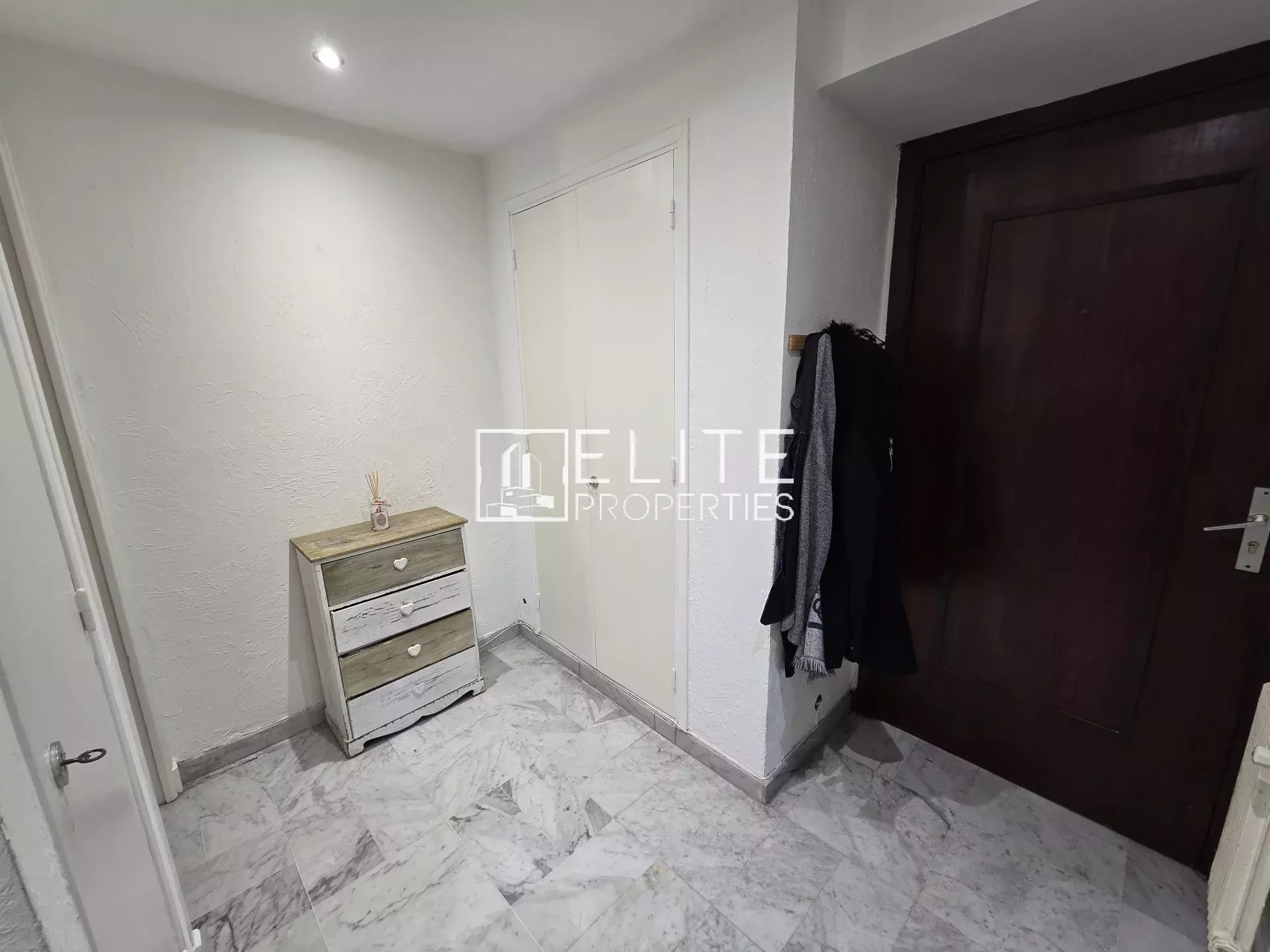 APPARTEMENT 2 PIÈCES DE 45 m² + VÉRANDA ET CAVE – MANDELIEU-LA-NAPOULE
