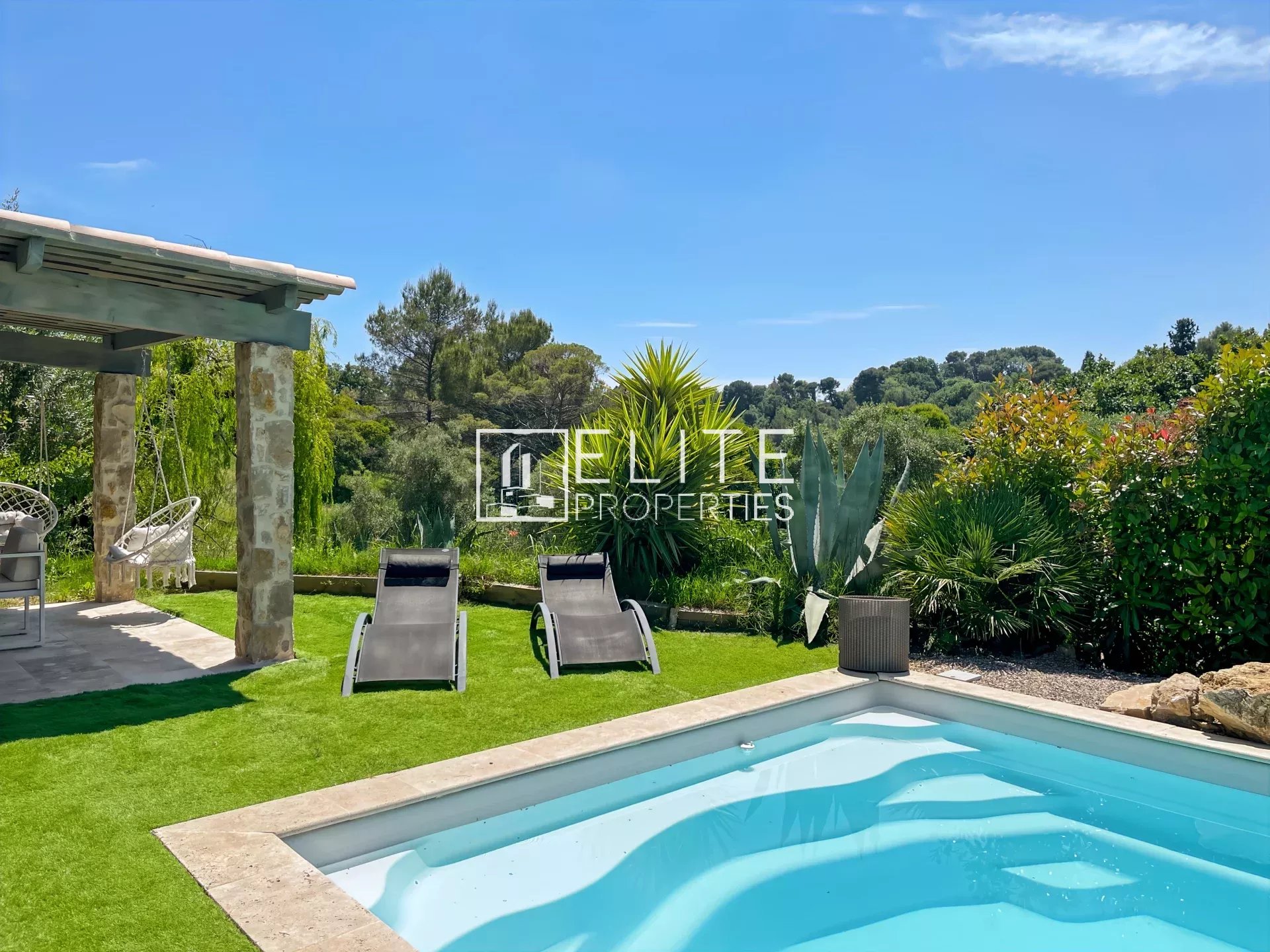 VILLA 8P de 175m² + PISCINE CALME ABSOLU -  MOUGINS