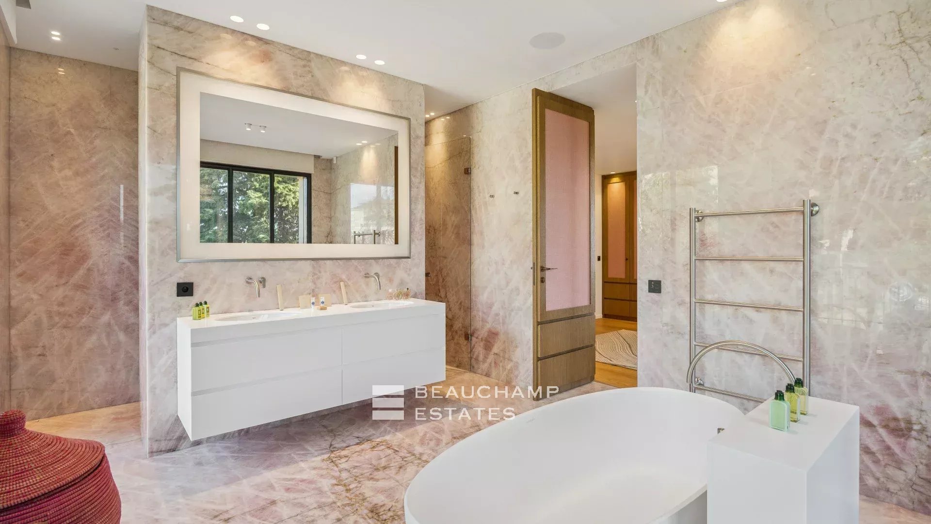 EXCLUSIVITE  - Villa néo provençale rénovée avec vue mer panoramique - Cannes