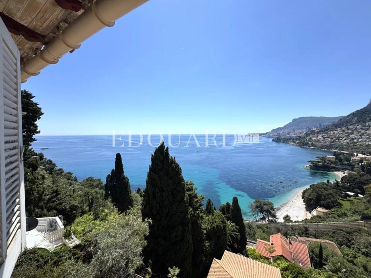 En exclusivité villa à vendre avec magnifique vue mer panoramique jusqu’à la Principauté de Monaco