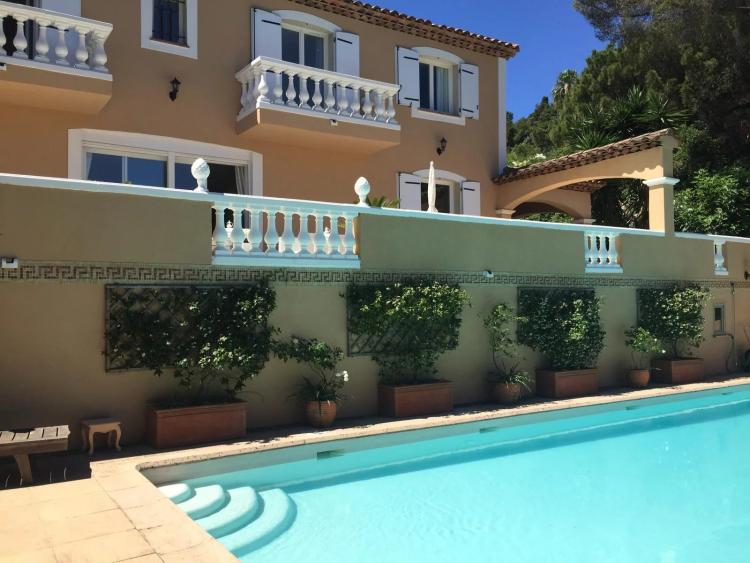 GASSIN – VILLA AVEC VUE MER À QUELQUES MINUTES DE SAINT-TROPEZ