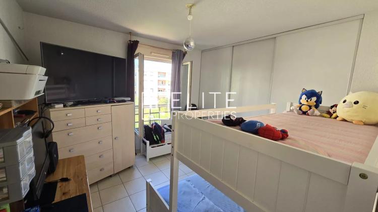 APPARTEMENT 3 PIÈCES  60 m² + 3 PARKINGS – ANTIBES