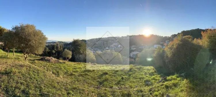 TERRAIN À BÂTIR AVEC VUE MER ET COLLINES – VALLAURIS