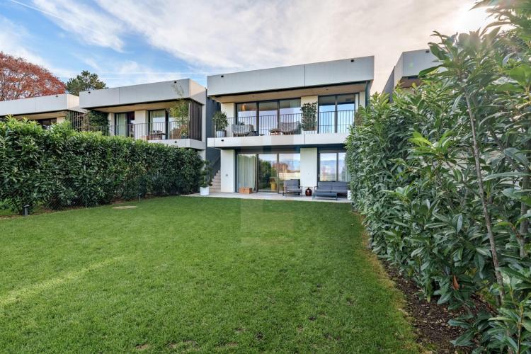 Exclusivité : Maison contemporaine clé en main avec vue lac