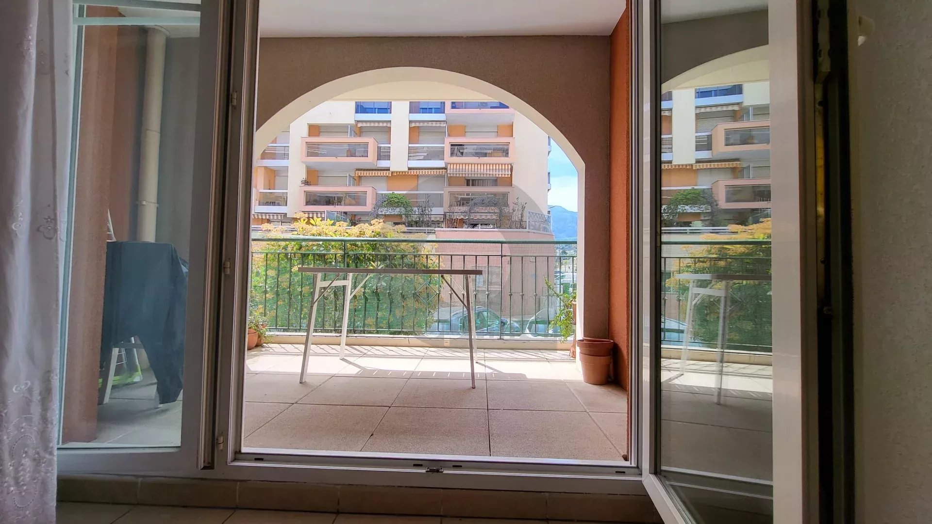 Menton centre ville -  Appartement 2 Pièces - terrasse et parking