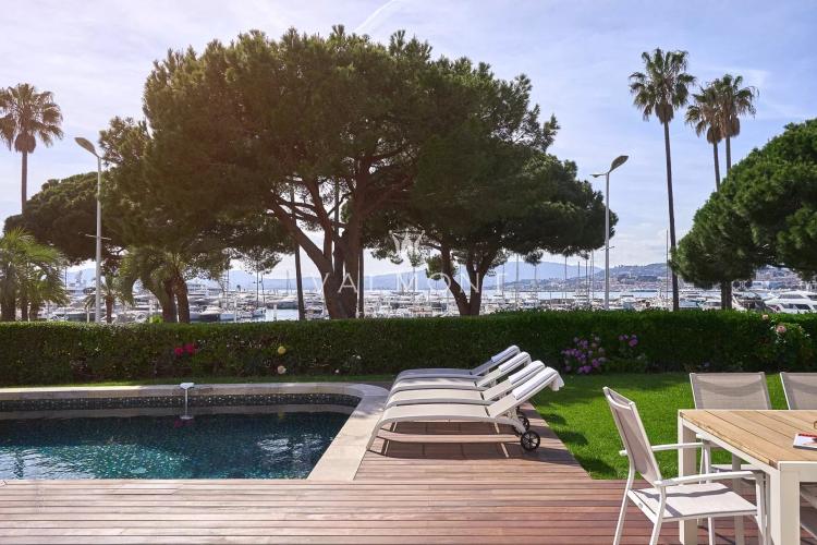 Magnifique villa en front de mer à Cannes