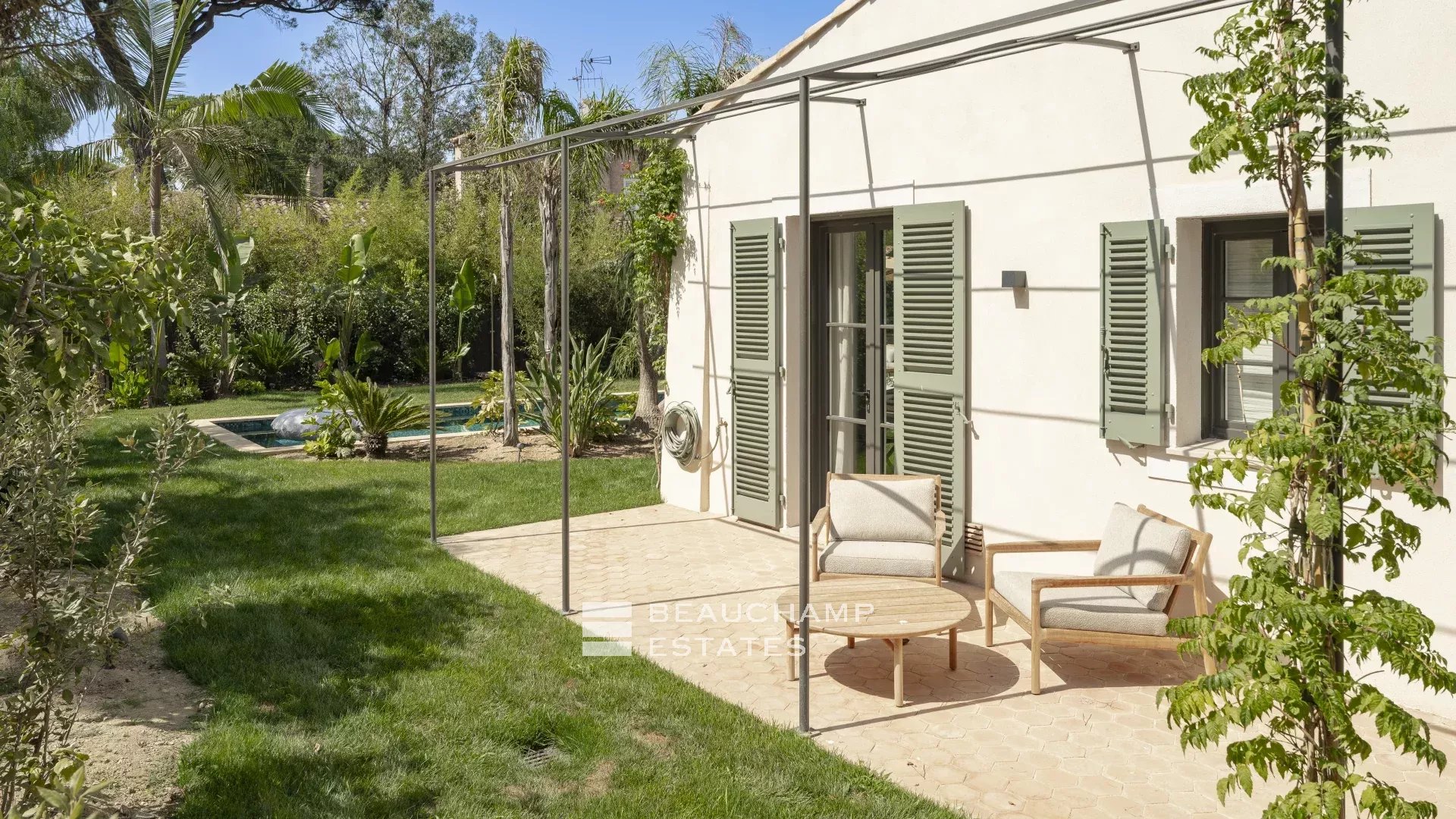 Sublime villa neuve à pieds du centre de Saint-Tropez et de la plage