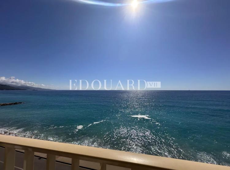 Trois pièces avec terrasse, magnifique vue mer panoramique et double garage