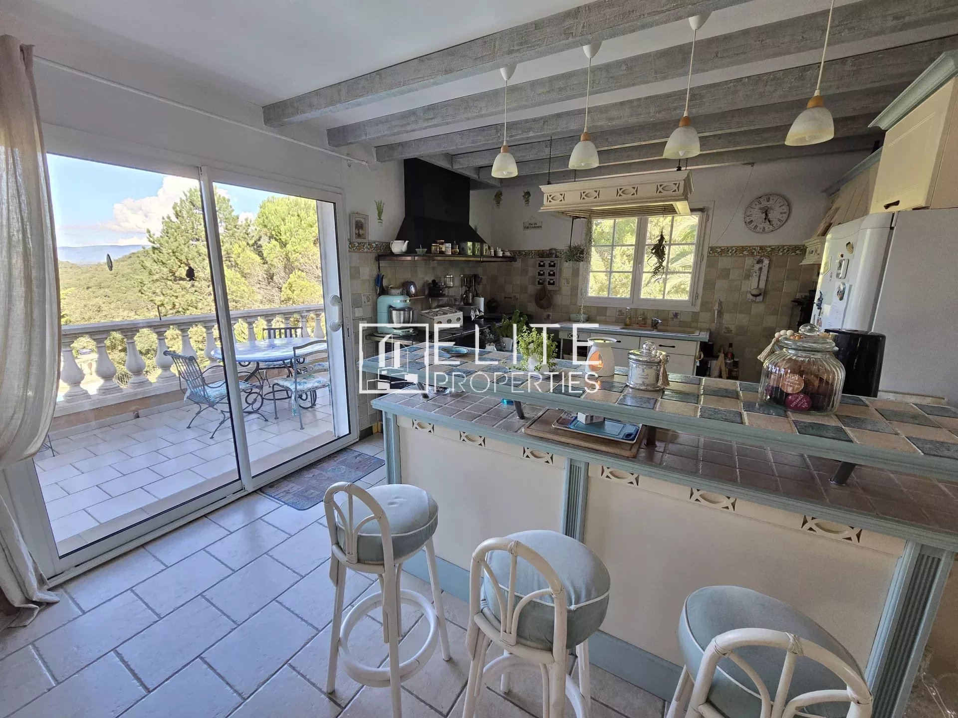VILLA DE 205m² + PISCINE LES ADRETS
